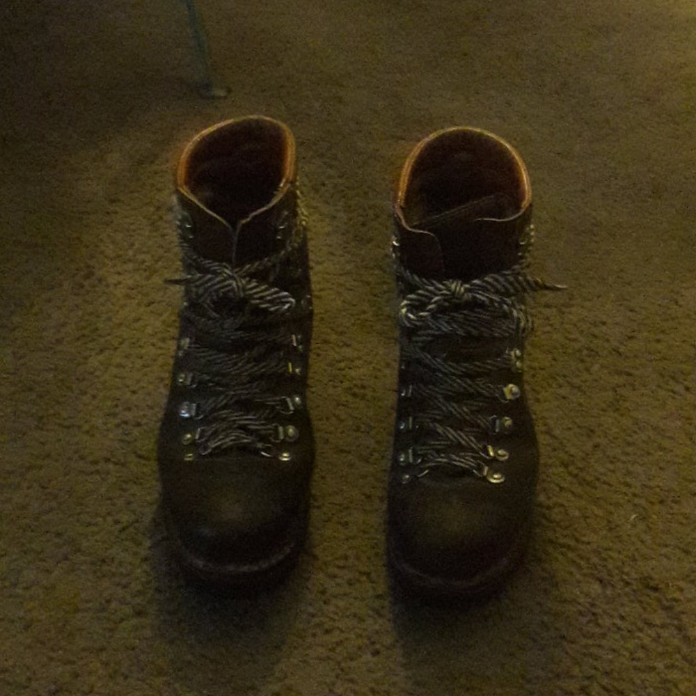 Men's hiking boots size 11
